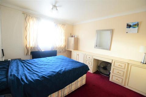 5 Aspen Close, Slough, SL2 1ET