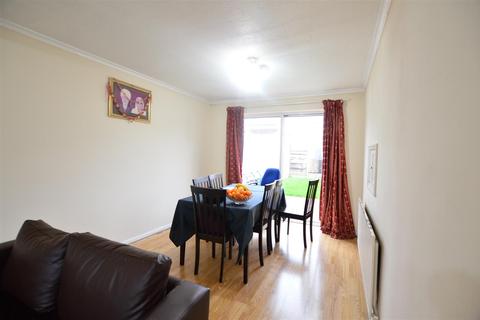 5 Aspen Close, Slough, SL2 1ET