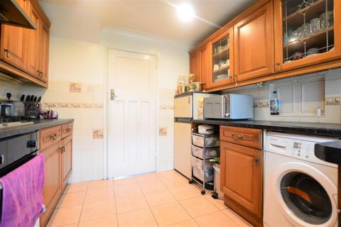 5 Aspen Close, Slough, SL2 1ET