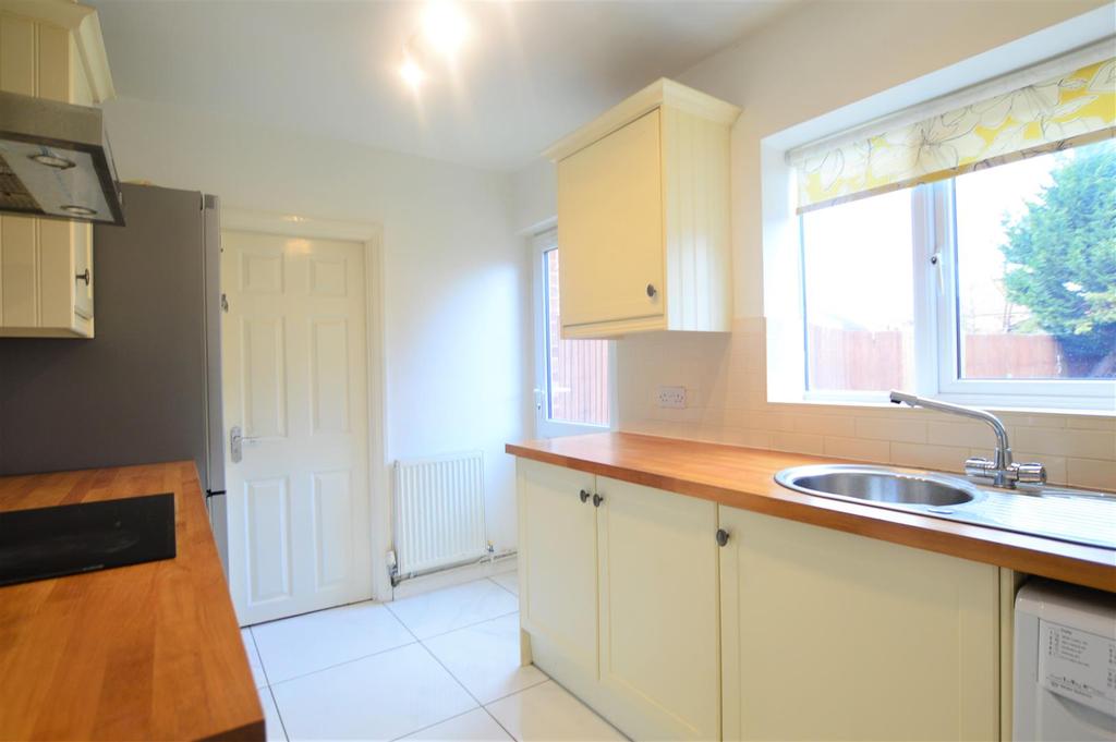 Kent Avenue, Slough 3 bed semidetached house £425,000