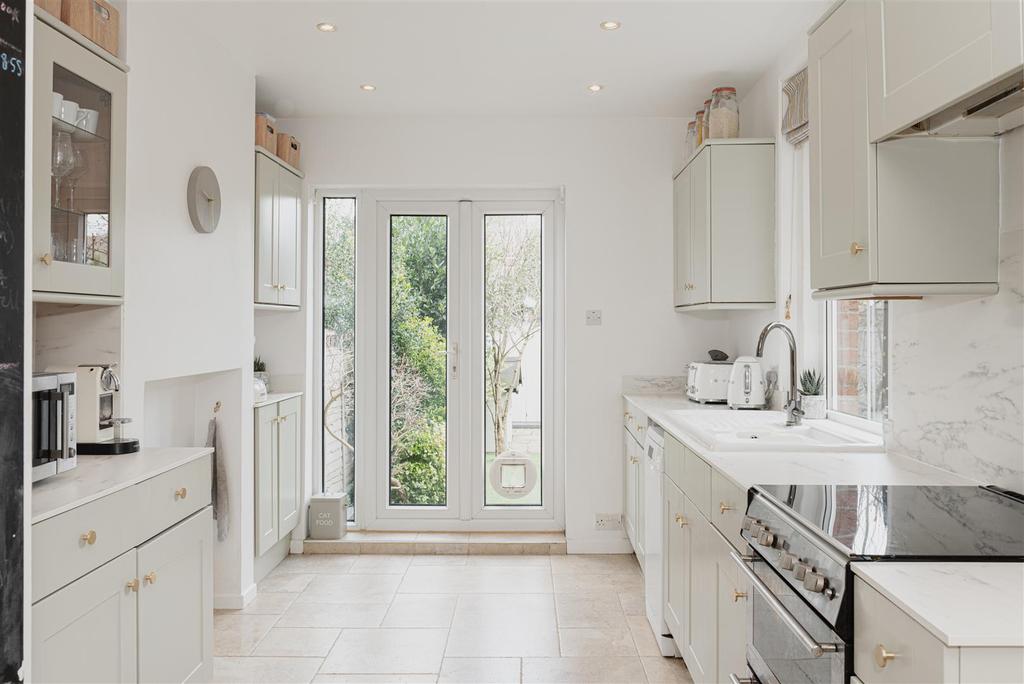 Albion Road, Reigate 4 bed house £850,000