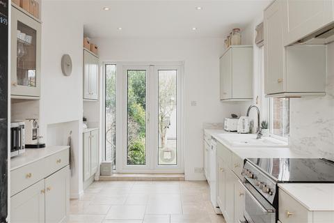 9 Albion Road, Reigate, RH2 7JY