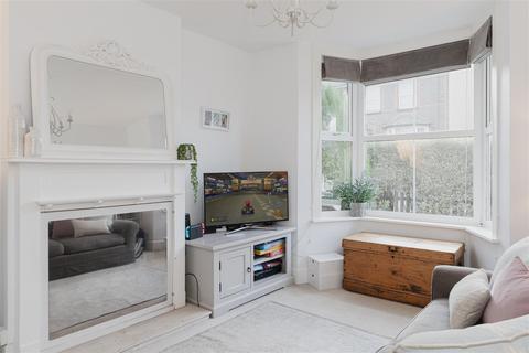 9 Albion Road, Reigate, RH2 7JY