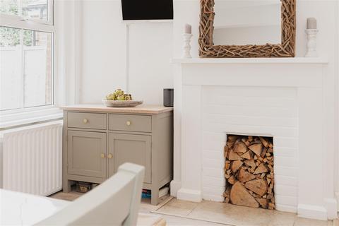 9 Albion Road, Reigate, RH2 7JY