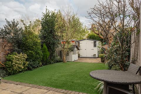 9 Albion Road, Reigate, RH2 7JY