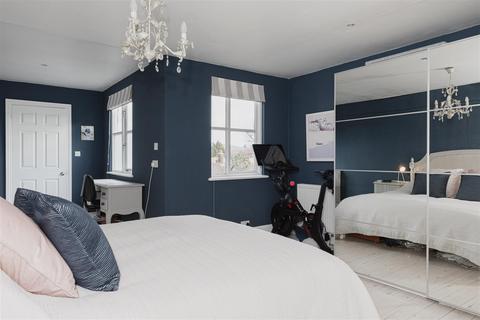 9 Albion Road, Reigate, RH2 7JY