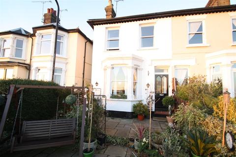 3 bedroom semi-detached house to rent - The Gardens, Leigh-On-Sea