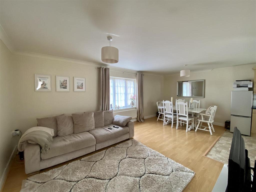 11 Garton Way De Montford Park Singleton Ashford Kent 1 bed apartment
