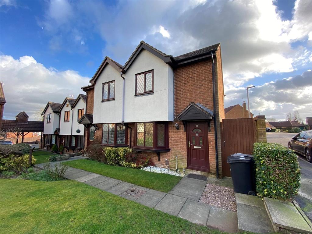 Drummond Way, Macclesfield 2 bed semidetached house £215,000