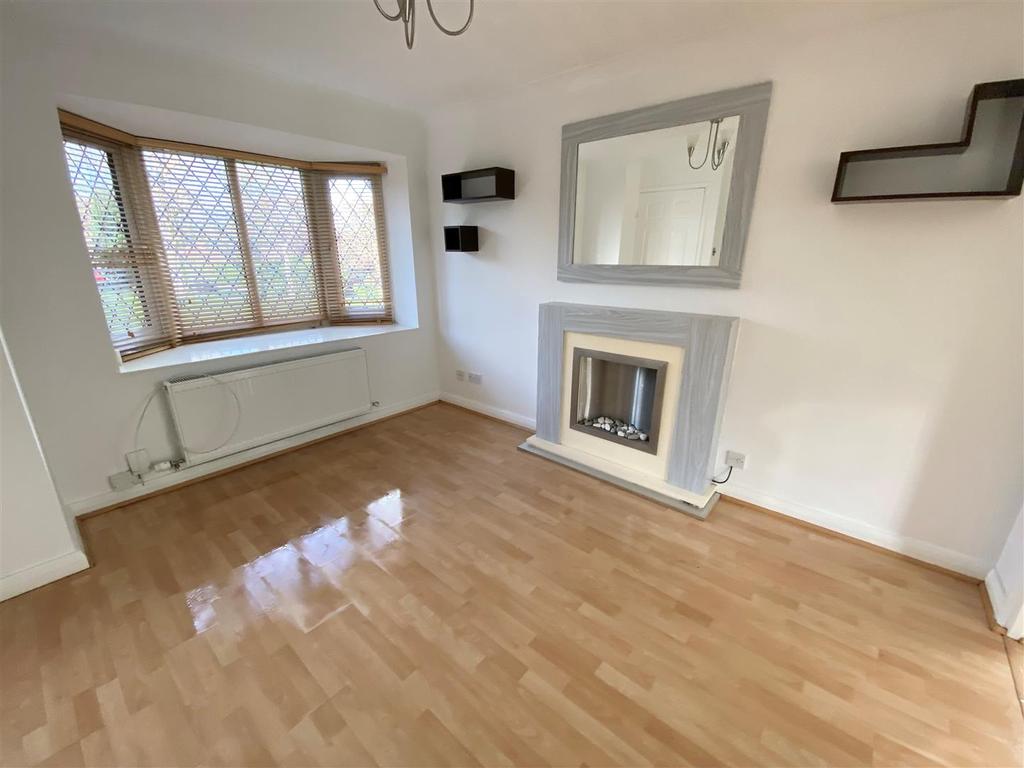 Drummond Way, Macclesfield 2 bed semidetached house £215,000