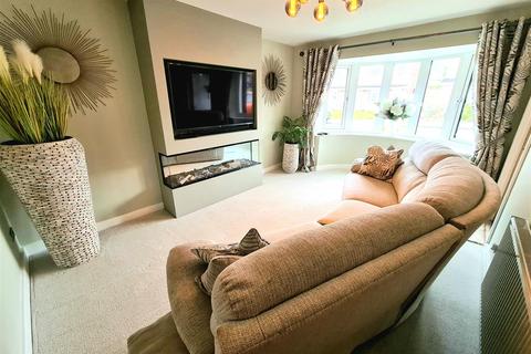 13 Cambridge Drive, Nuneaton, CV10 8LW