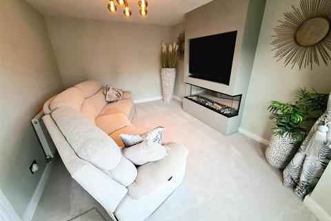 13 Cambridge Drive, Nuneaton, CV10 8LW