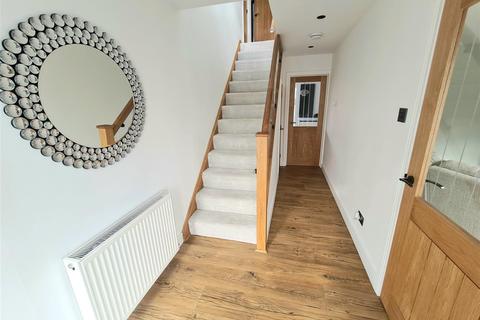 13 Cambridge Drive, Nuneaton, CV10 8LW