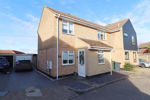 3 bedroom semi-detached house to rent, Hunt Road, Earls Colne, Colchester