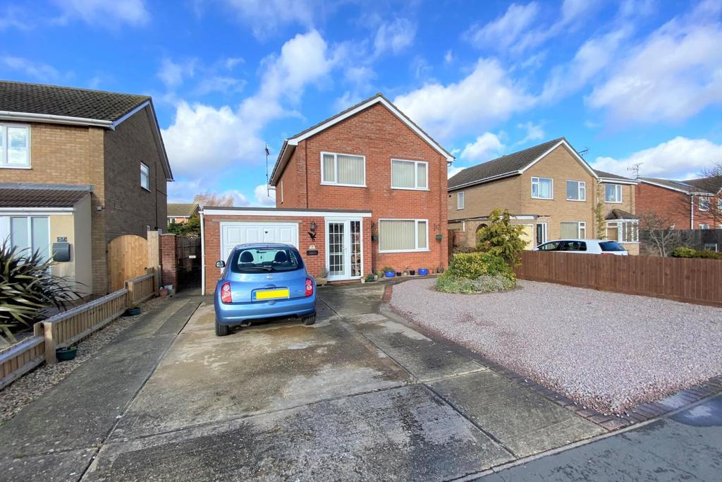 Saxon Way, Bourne 3 bed detached house £310,000