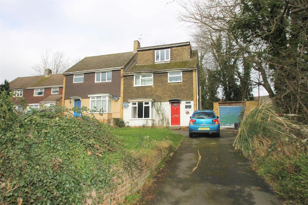 Oak Drive, Larkfield, ME20 6NS 4 bed semidetached house £425,000