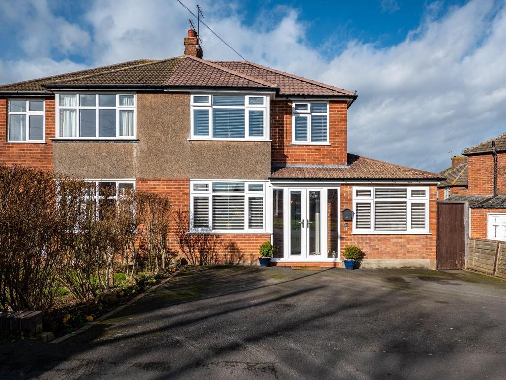 Moorhill Road, Whitnash, Leamington Spa 3 bed semidetached house £