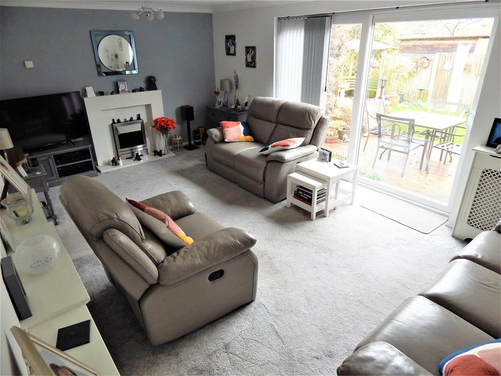 St. Johns Way, Rochester 3 bed semidetached house £350,000