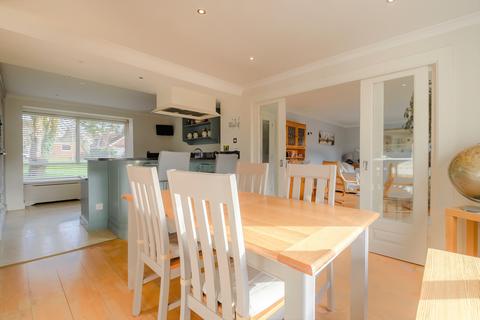 12 Cedar Grove, Amersham, HP7 9BG