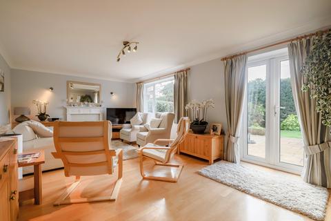 12 Cedar Grove, Amersham, HP7 9BG