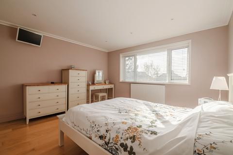 12 Cedar Grove, Amersham, HP7 9BG