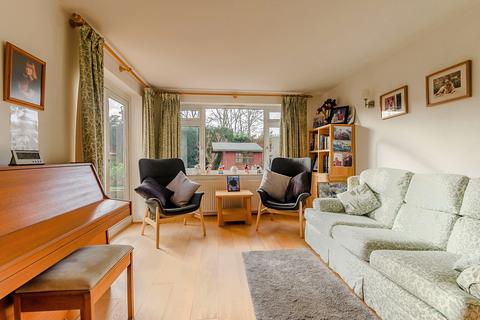 12 Cedar Grove, Amersham, HP7 9BG