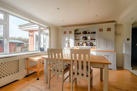 12 Cedar Grove, Amersham, HP7 9BG