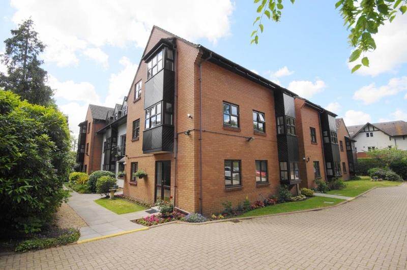 Moorside Road West Moors BH22 0EH 2 bed flat £165,000