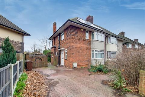 18 Thicket Grove, Dagenham, RM9 4NR