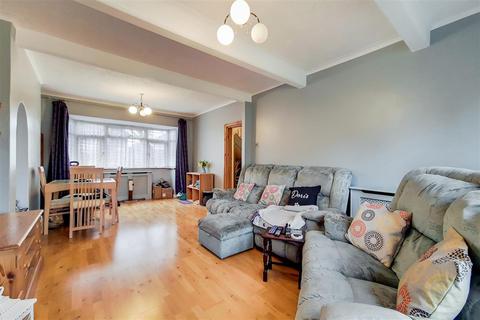 18 Thicket Grove, Dagenham, RM9 4NR