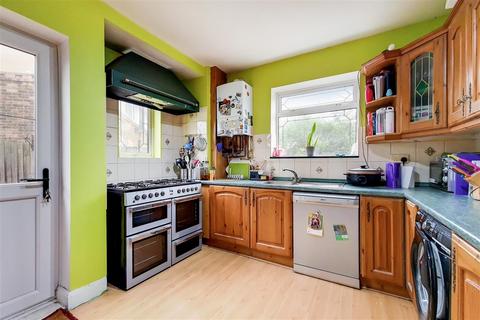 18 Thicket Grove, Dagenham, RM9 4NR