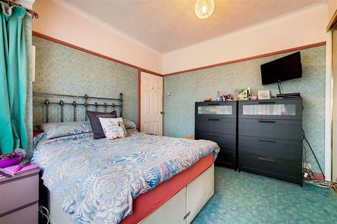 18 Thicket Grove, Dagenham, RM9 4NR