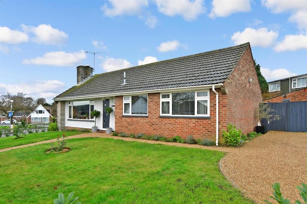 Madginford Road, Bearsted, Maidstone... 3 bed detached bungalow - £475,000