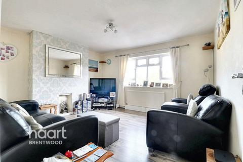 2 bedroom flat for sale, Station Road, West Horndon