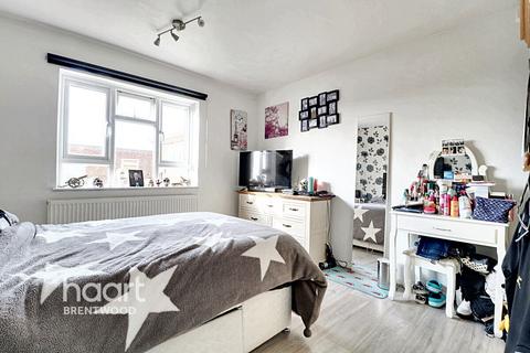 2 bedroom flat for sale, Station Road, West Horndon