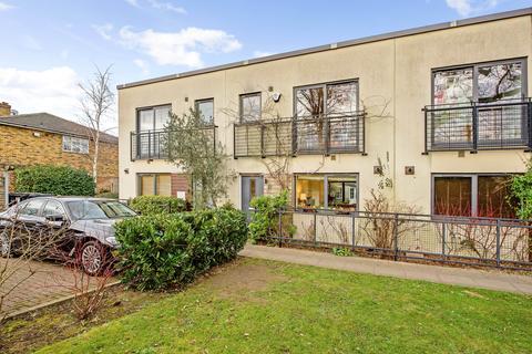32 Craig Road, Richmond, TW10 7JT