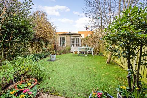32 Craig Road, Richmond, TW10 7JT