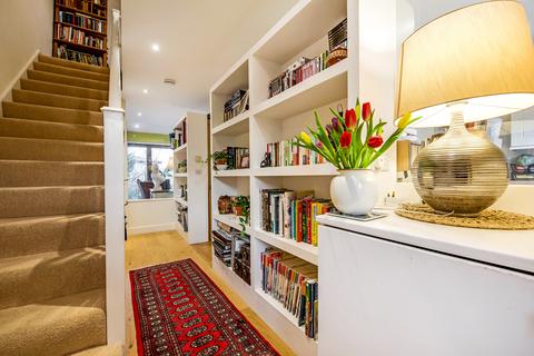 32 Craig Road, Richmond, TW10 7JT