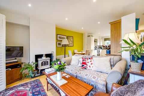 32 Craig Road, Richmond, TW10 7JT