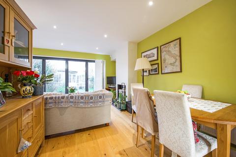 32 Craig Road, Richmond, TW10 7JT