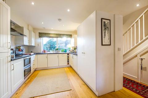32 Craig Road, Richmond, TW10 7JT