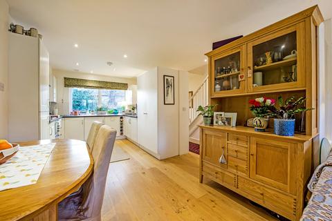 32 Craig Road, Richmond, TW10 7JT
