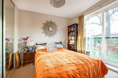32 Craig Road, Richmond, TW10 7JT