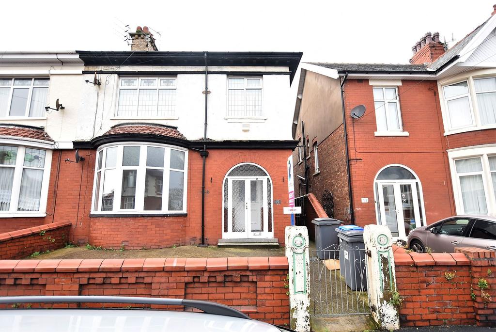 Lincoln Road, Blackpool, Lancashire... 2 bed flat £45,000