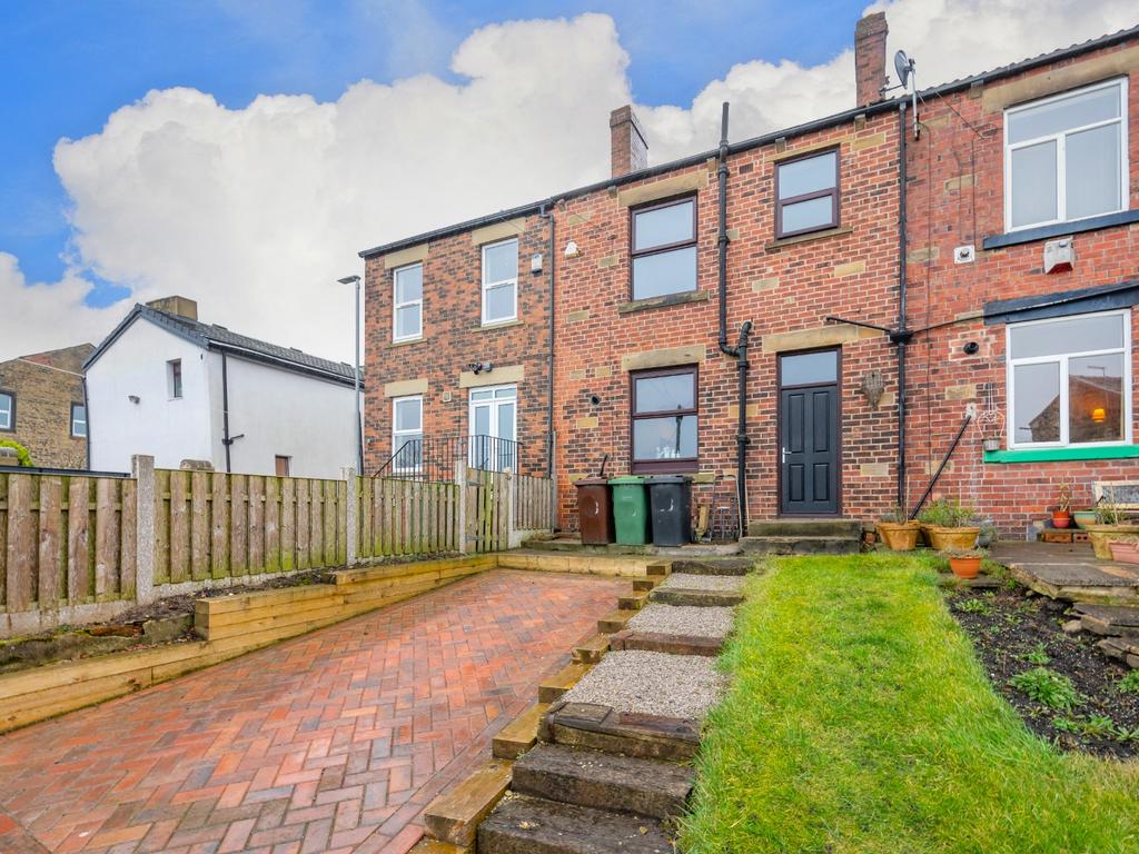 Wakefield Road, Drighlington, BD11 3 bed terraced house £140,000