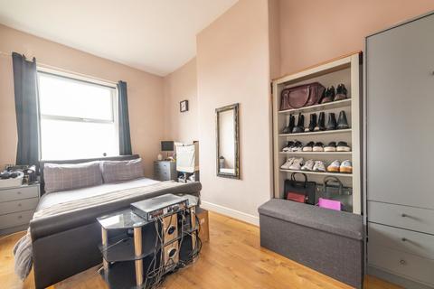 53 Wakefield Road, Drighlington, Bradford, BD11 1DH
