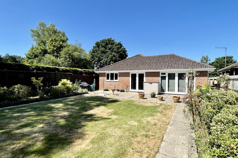 Forest Edge Drive, Ashley Heath, BH24 2ER 3 bed bungalow for sale £
