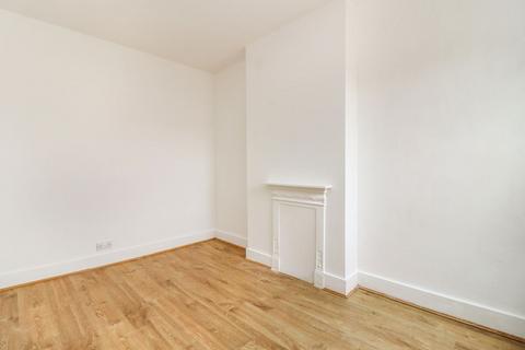 3 bedroom semi-detached house to rent, Dudley Street, Bedford
