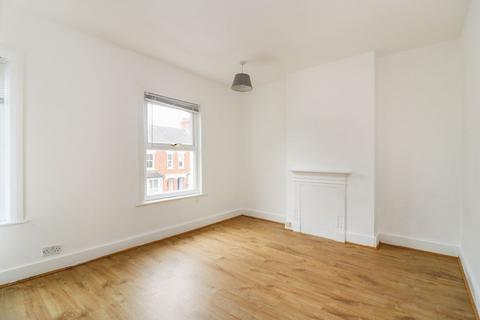 3 bedroom semi-detached house to rent, Dudley Street, Bedford