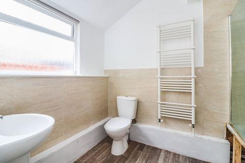3 bedroom semi-detached house to rent, Dudley Street, Bedford